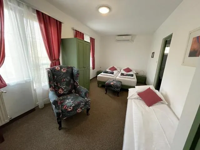 B&B Astoria